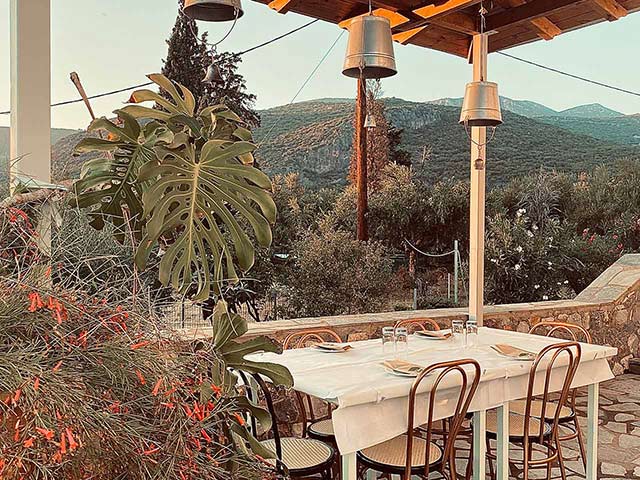Δείπνο στο ύπαιθρο και νόστιμη τοπική κουζίνα